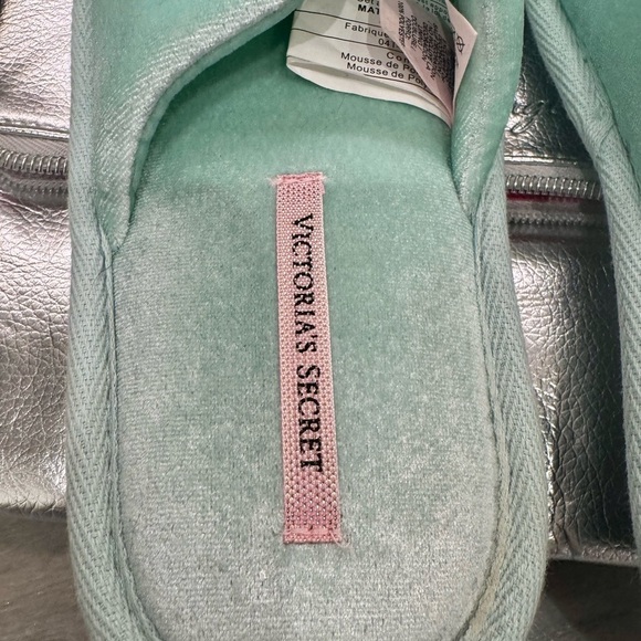 Victoria's Secret Slippers w/Cosmetic Bag - Picture 14 of 16